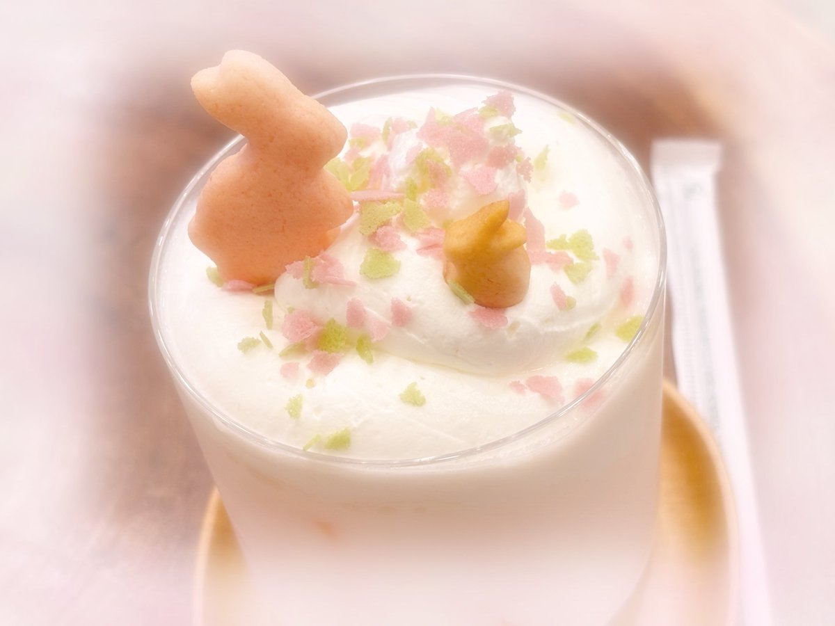 rio_niconico's tweet photo. もう10月！
なんかもう、いろいろありました。

ラスボスが認知症になり介護始まる→別の家族に病気見つかり余命宣告→1ヶ月くらい通院していたが入院→緩和ケア病棟に移る前に旅立ち

というわけで手続きや遺品整理やら、いろいろやってます。

写真は浅草で立ち寄ったカフェで飲んだ可愛いラテ♪ https://t.co/YJTDMDgsXk