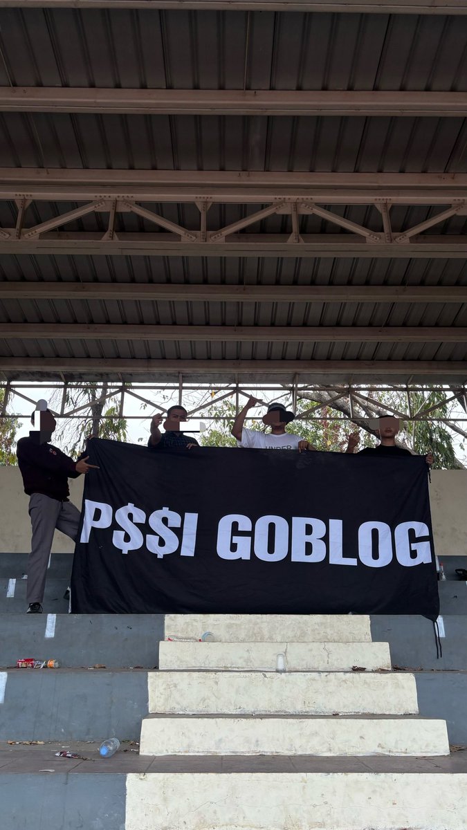 AbdurapiAhad's tweet photo. @krcboys bayangin, satu-satunya hiburan yang bisa kita nikmati tapi tidak bisa lepas dari sistem bobrok yang sudah dimonopoli oleh kapitalisasi pssi. mungkin ini bisa jadi statment mengapa rata-rata bobotoh kurang respect kepada timnas dan juga ada hal lain yang takkan pernah dilupakan. https://t.co/HbRkXxAF2K