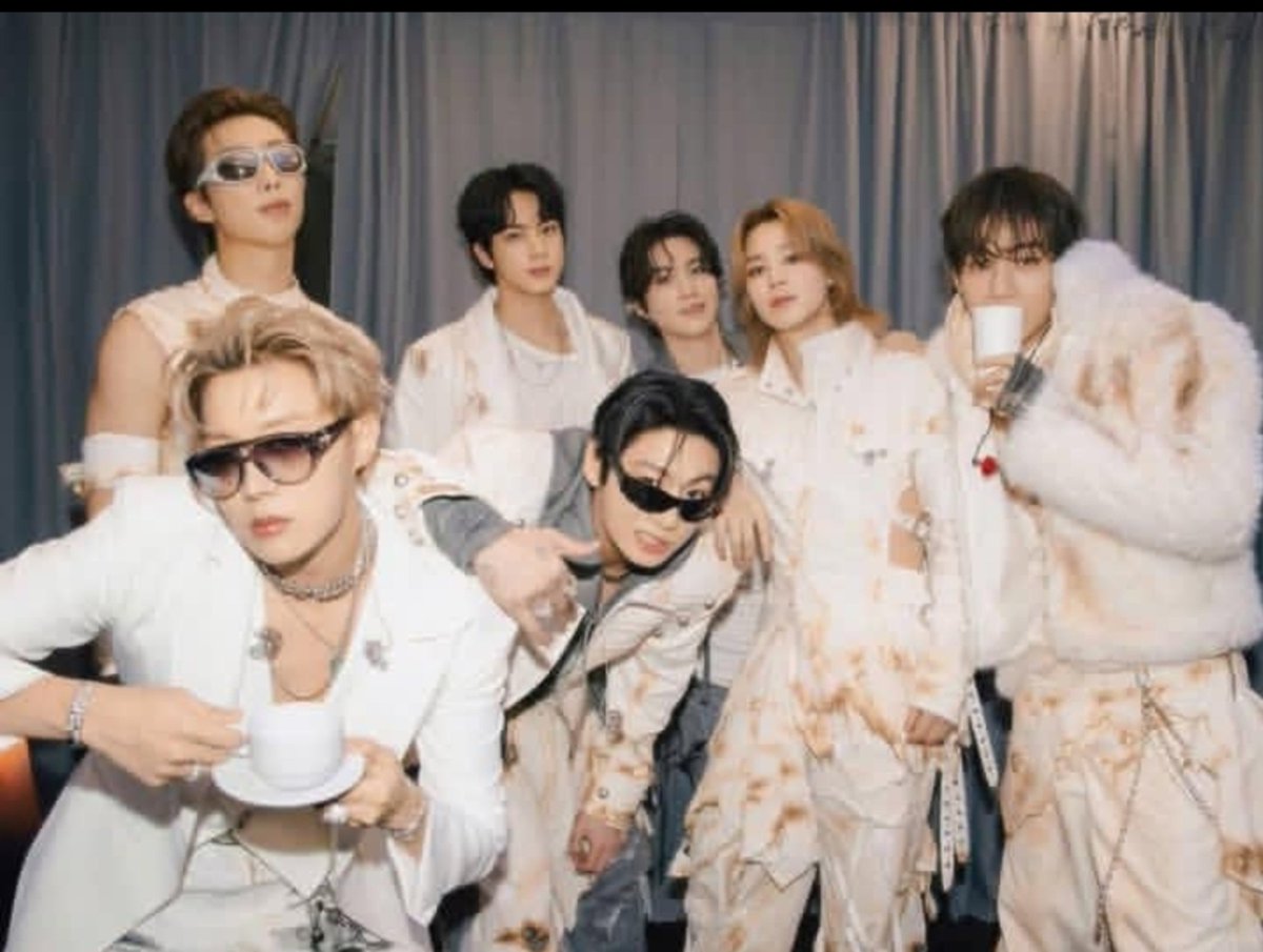 IoWeul's tweet photo. @TheePopCore Wow! they are great! 
 'Artists with the most   No.1 Hits on the Billboard Hot 100 chart'.

7 songs #BTS ,  #BTS1BillboardHot100 💜

#SavageLove_BTSremix, 
#BTS_Dynamite, 
#BTS_Butter,
 #PermissionToDance, 
#MyUniverse Coldplay , ft.BTS, , #LifeGoesOn,  
#BTS_Swim.

@bts_bighit https://t.co/0qDWRnp9an