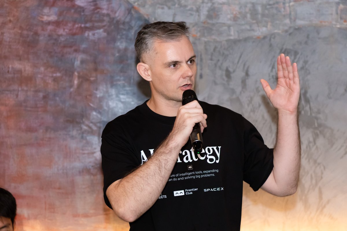 cipherprojects's tweet photo. This weekend we supported the @spacexai Grok Bot Meetup.

Every person had a different background but they all want to learn to automate their life and business tasks with AI. 

Amazing to meet everyone and thanks to @frontierclubx and our Founder @techopsasia for connecting. https://t.co/lBymdnj7ka