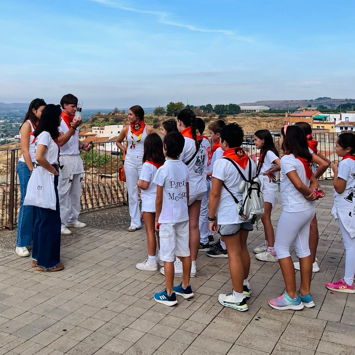 FiestasDelPilar's tweet photo. El sábado por la mañana los peñeros más jóvenes de la casa disfrutaron de la #GymkanaInfantil con #JuniorFraga y #Escultismo🧡🤍Este año nos lo pasamos genial con un montón de juegos “al entorn de Lo Castell” 😊 Moltes grasies a tots per vindre!
#PrePilar #FestesDelPilarFraga2026 https://t.co/YodLxtzOBG