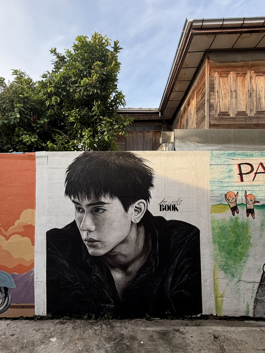 jimm_oh's tweet photo. 𝑷𝒓𝒐𝒋𝒆𝒄𝒕 𝒇𝒐𝒓 #kasibook @kasibook 
#KasibookJournalVol3 ☆ﾟ.*･｡ﾟ *
KASIBOOK 30TH JOURNAL
มาถ่ายรูปกับกำแพงกันน้าาาา

🎁 Giveaway 
— Random Sticker 500 ea
— Bookmark 80 ea
— Cupsleeve 150 ea

📍sukko slowbar ซอยอิสรภาพ 19 
☆ ร้านย้ายแล้ว อย่าไปผิดนะคะ
🗓️ 17 Oct - 1 Nov 2026 (ปิดวันอังคาร)

ขอขอบคุณผู้สมทบทุน @Nnam9424 @gamglom1 และเพื่อนป็อป