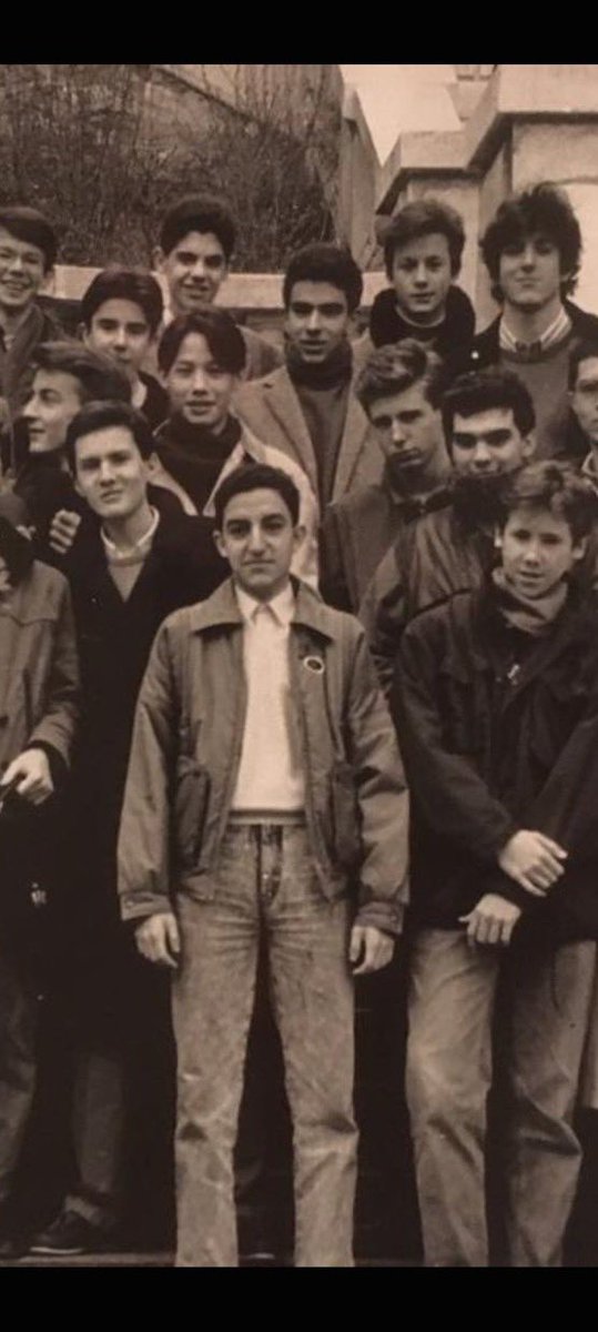 momoben_95's tweet photo. La distance de sécurité qu’ils laissent entre eux et ce sale pouilleux de chameau mmddddrrrr https://t.co/LahX3owHh2