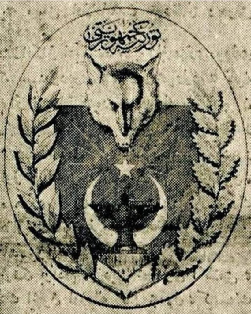TurkcuPaylasim's tweet photo. Atatürk'ün emriyle tasarlanan Türk Devlet Arması. https://t.co/GTKM8OyFaR