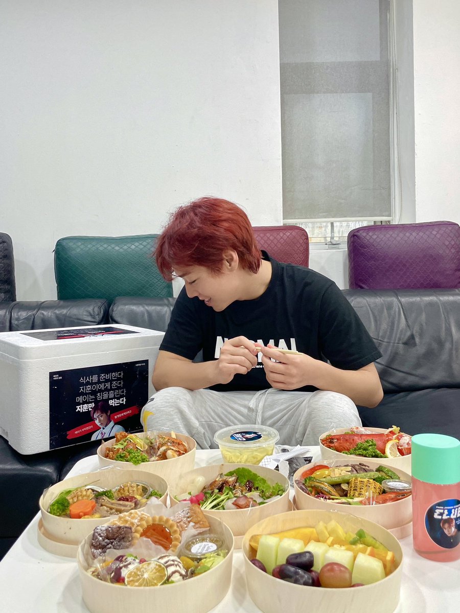 jjeom07's tweet photo. 와ㅅㅂ개웃겨
상자에 적힌 글 보면서 웃다가 도시락에서 브로콜리 마주하고 웃음기 사라진게ㅋㅋㅋㅋㅋㅋㅋㅋㅋㅋㅋㅋㅋㅋㅋㅋㅋㅋㅋㅋㅋㅋㅋㅋㅋㅋㅋㅋㅋ ㅋㅋㅋㅋㅋㅋㅋㅋㅋㅋ ㅋㅋㅋㅋㅋㅋㅋㅋㅋ https://t.co/MSIlE6gdxu
