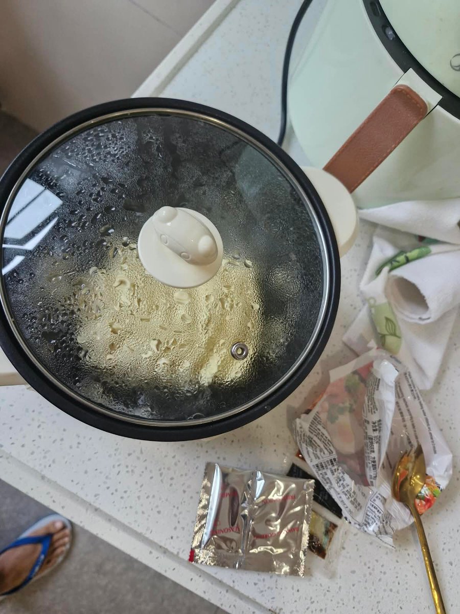 kyewju's tweet photo. bikin indomie hihihi kalian udah lunch kah mootss https://t.co/kwL54nEn4j