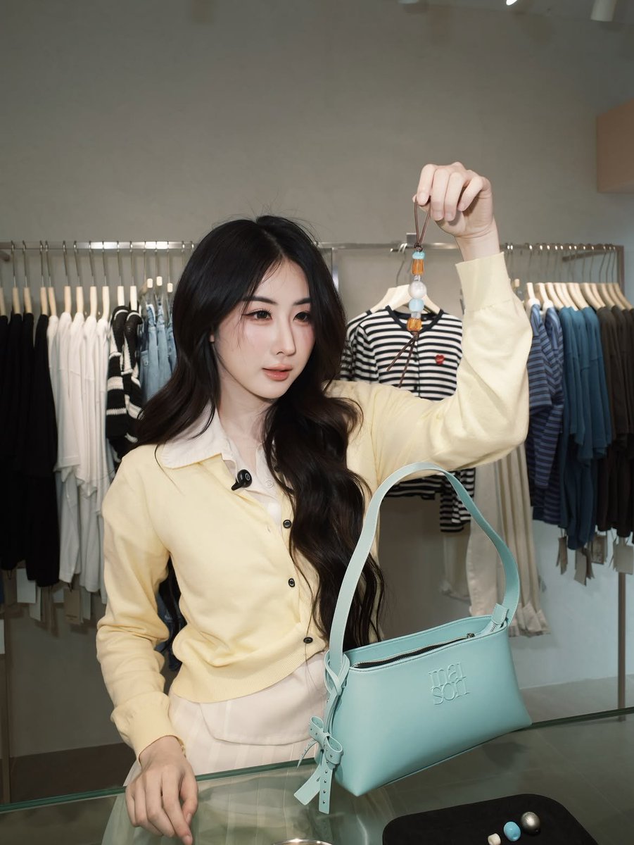 spyy_1414's tweet photo. กระเป๋าก็สวย คนสะพายก็สวย รวมแล้วเหมาะสม👜

 @maisonKEEPS 

#maisonKEEPS
#maisonKEEPSfriends
#YokoApasra #โยโกะอาภัสรา https://t.co/dXJT2Kwv0g