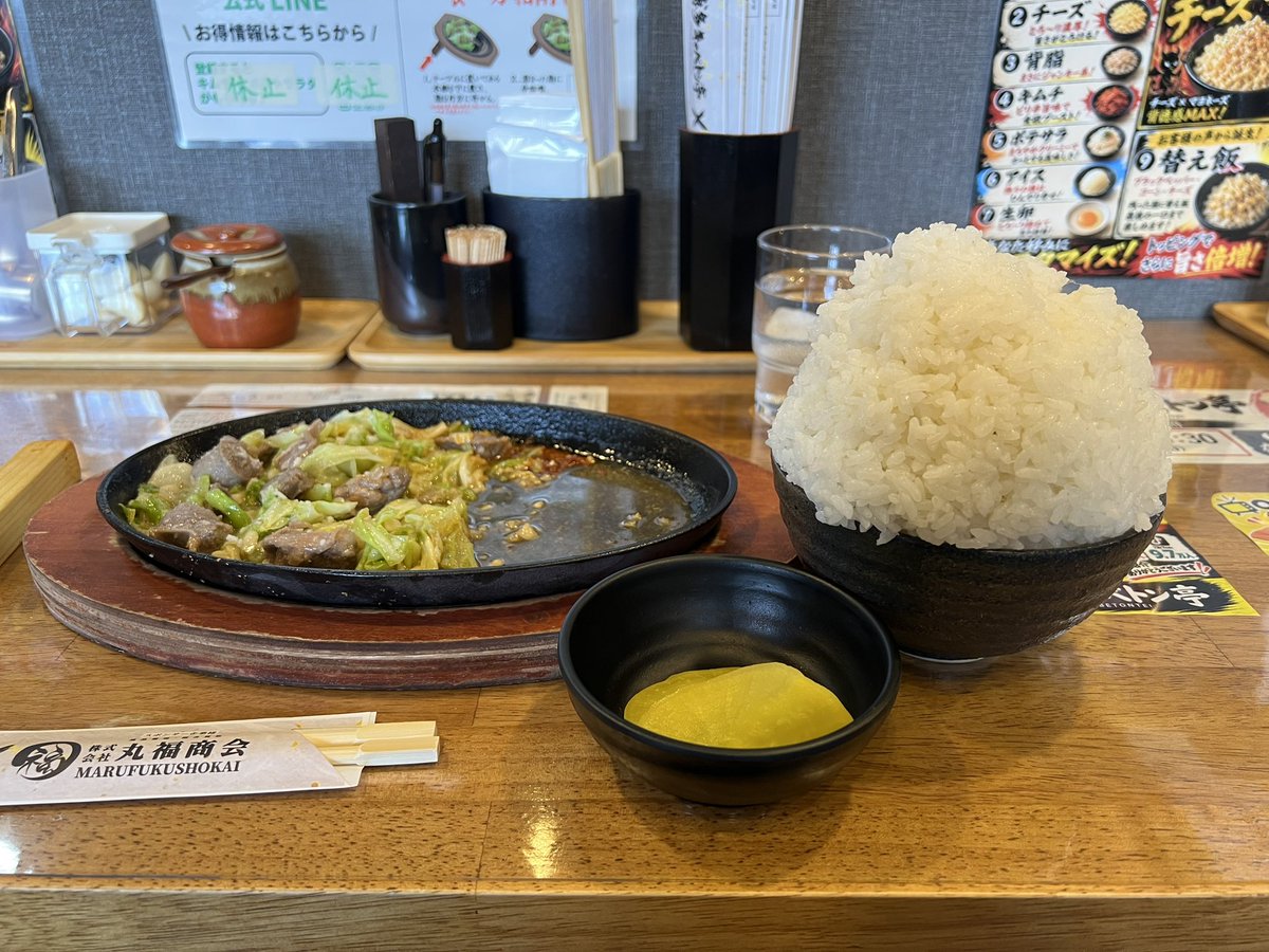 QKmahu's tweet photo. ランチいただきました！
ごはん足りなかったので爆盛おかわりさせて頂きました🧄🍚🥢 https://t.co/SSUCMAhvcd