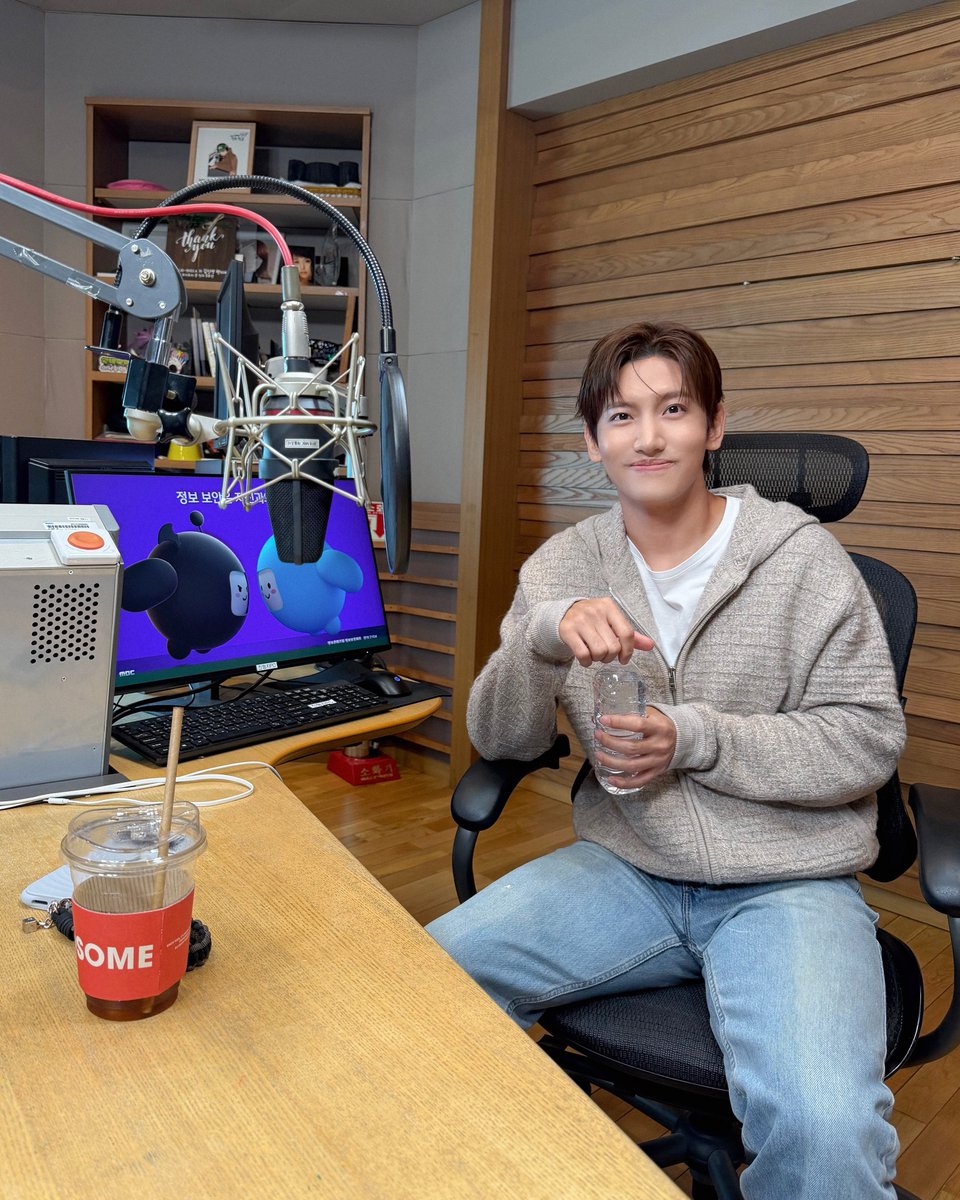 TVXQ's tweet photo. #정오의희망곡 🕛📻

#MAXCHANGMIN #최강창민
#TVXQ! #동방신기 #東方神起 https://t.co/cgGVi0j4S7