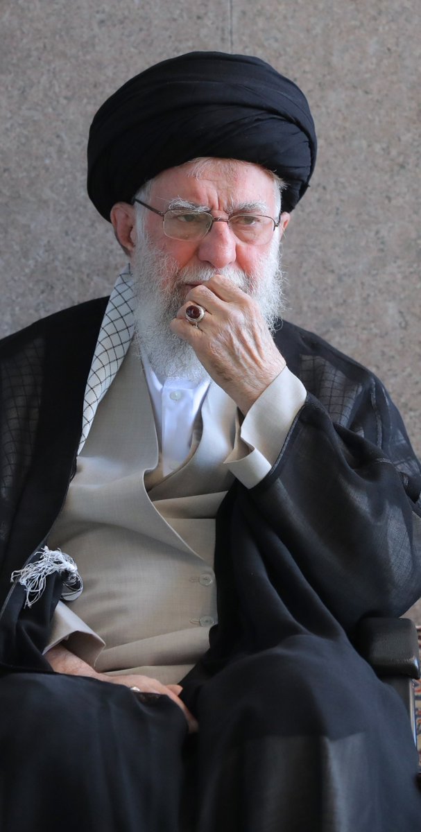 khameneinews's tweet photo. تصاویری از رهبر شهید انقلاب اسلامی اعلی‌الله‌مقامه و رهبر معظم انقلاب اسلامی مدظله‌العالی در مراسم بزرگداشت شهادت شهیدسیدحسن نصرالله در رویداد #جمعه_نصر

بازنشر به مناسبت سالگرد برگزاری این رویداد در ۱۳ مهرماه ۱۴۰۳ https://t.co/2LYuIrQyzs