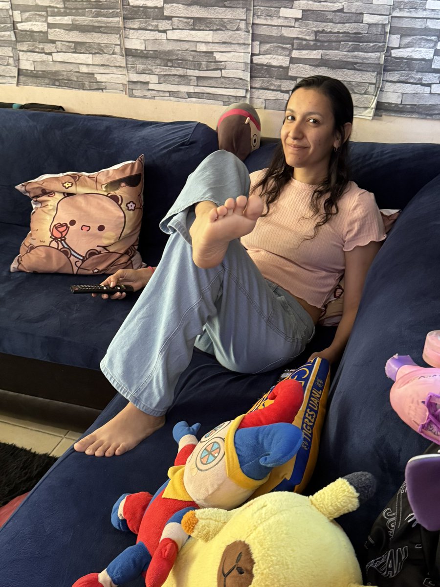 Sebyjen19's tweet photo. Mas de ese dia #piecitos #piesitos #feet #soles https://t.co/A88ySHTgr3
