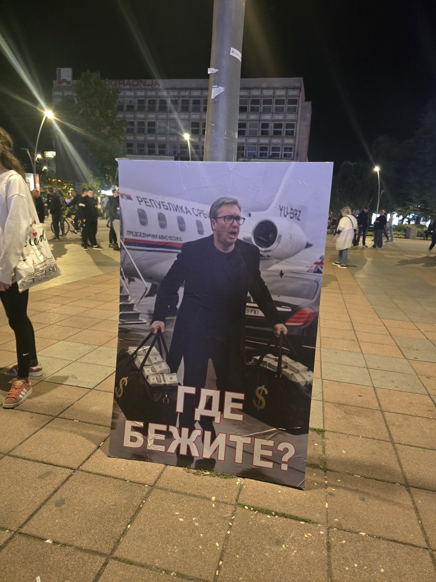 srdjanmil037's tweet photo. Pitaju građani Čačka naprednu mafiju:
"Gde bežite?"
Ttrojka je naša brojka! https://t.co/wSS15aunQA