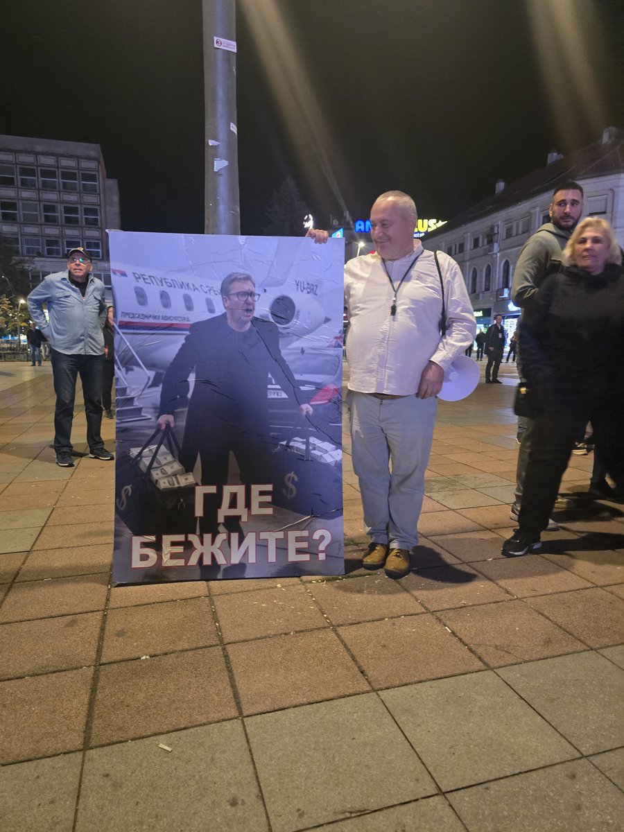 srdjanmil037's tweet photo. Pitaju građani Čačka naprednu mafiju:
"Gde bežite?"
Ttrojka je naša brojka! https://t.co/wSS15aunQA