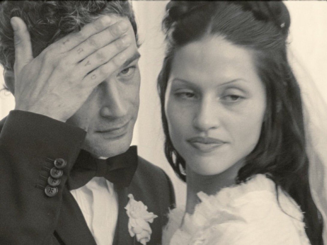 The1975Mex_'s tweet photo. Nuevas fotos de la boda de Matty &amp; Gabbriette https://t.co/BnBg8kA8m4