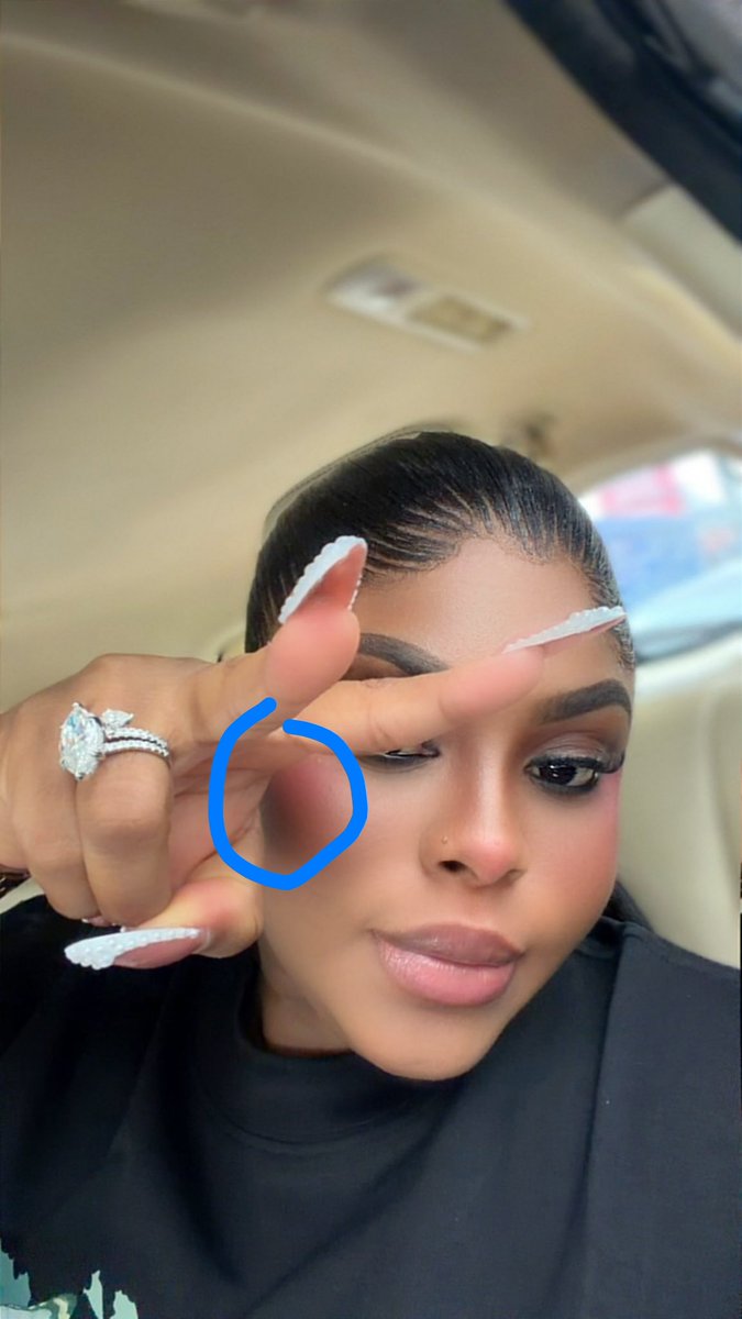 Spathan_'s tweet photo. Happy married life,  but honestly I don't understand why some people choose to bleach when they're naturally beautiful  Just like you. https://t.co/7TZIoBRw6O