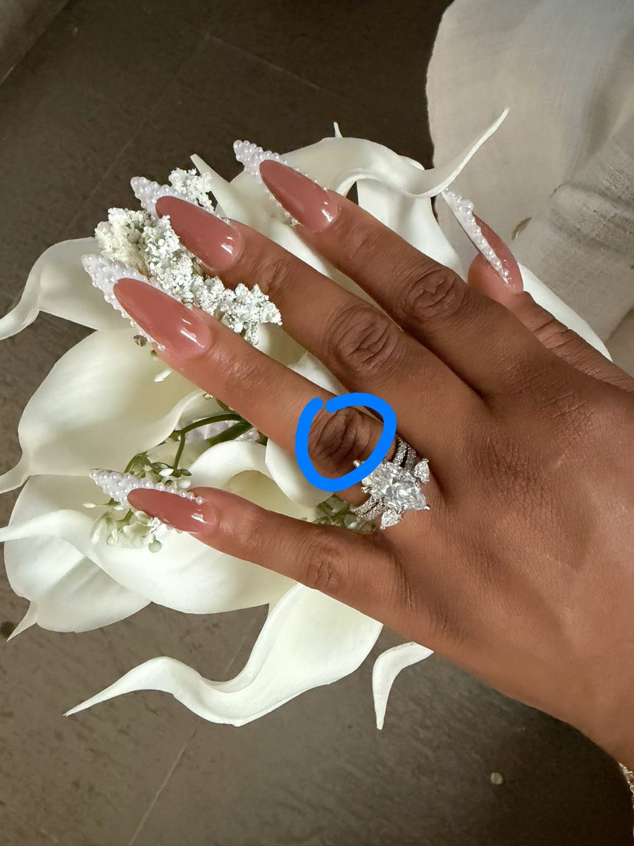 Spathan_'s tweet photo. Happy married life,  but honestly I don't understand why some people choose to bleach when they're naturally beautiful  Just like you. https://t.co/7TZIoBRw6O