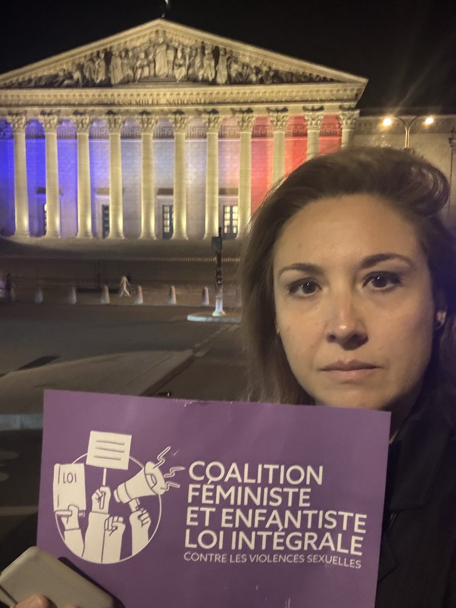 Helenebidard's tweet photo. Hier en manif une fois de plus 
jusqu’à l’assemblée nationale avec la coalition féministe et enfantiste, abolitionniste, pour une loi intégrale. 
Cette loi issue du peuple
c est 140 mesures
200 associations
Ne nous décevez pas : 
Loi Intégrale
vote intégral 
Budget intégral ! https://t.co/4SuaEKlcoF