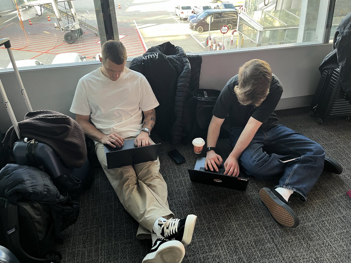 kacperkapusciak's tweet photo. - Bartek come, let’s take a photo 
- I can’t I have one more post to schedule 

these guys are just impossible https://t.co/CkVI2gBK8p
