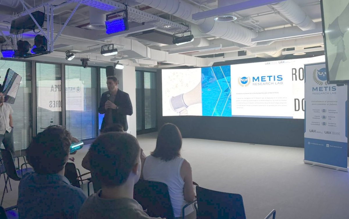 manelvalcarce's tweet photo. ✍ Orgullosos de participar como METIS Research Lab, grupo de investigación de la Universidad Alfonso X el Sabio (UAX), en la Noche Europea de los Investigadores, celebrada en el campus de Chamberí.
#METISResearchLab #UAX #Investigación #Divulgación #Transferencia #Innovación https://t.co/7tdKE7L2sf