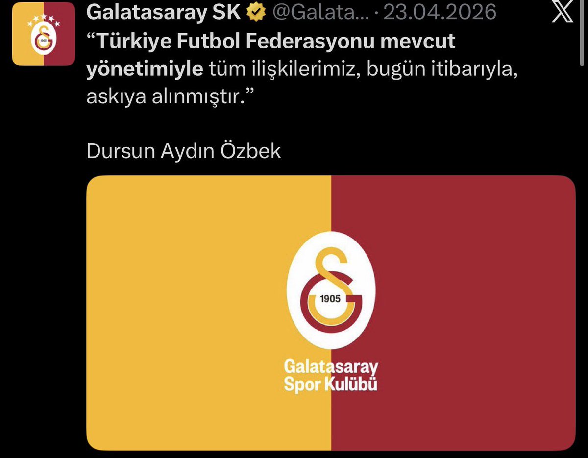 riberiioo's tweet photo. Kadıköydeki skandal derbiden sonra TFFye giden Dursun Özbek Yasin’i bir daha istemediklerini iletmiş, ama ligde oynanan ilk fb derbisine yine o atanmıştı. Bunun üzerine Gs meşhur ‘mevcut TFFyle bütün ilişkilerimiz askıya alınmıştır’ paylaşımını yapmıştı. Alın size Gs karşıtı YAPI https://t.co/z0mB4vb0Da