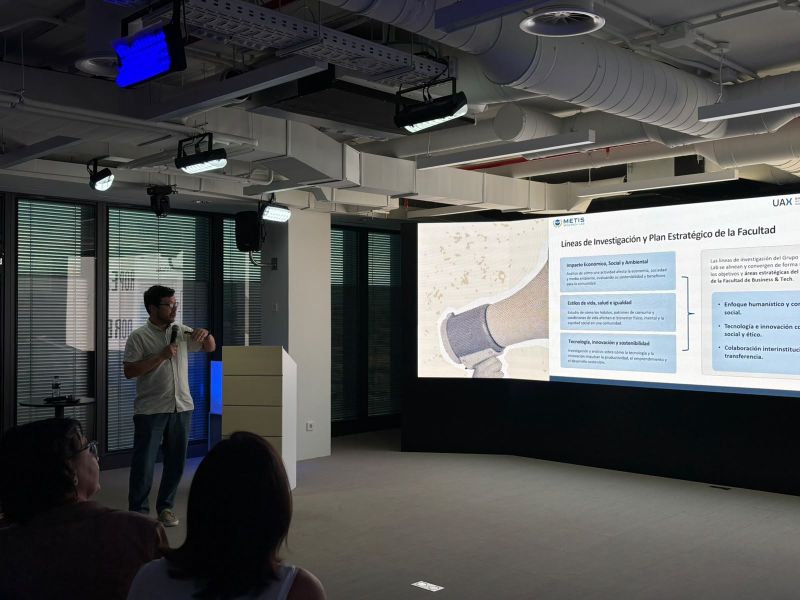 manelvalcarce's tweet photo. ✍ Orgullosos de participar como METIS Research Lab, grupo de investigación de la Universidad Alfonso X el Sabio (UAX), en la Noche Europea de los Investigadores, celebrada en el campus de Chamberí.
#METISResearchLab #UAX #Investigación #Divulgación #Transferencia #Innovación https://t.co/7tdKE7L2sf