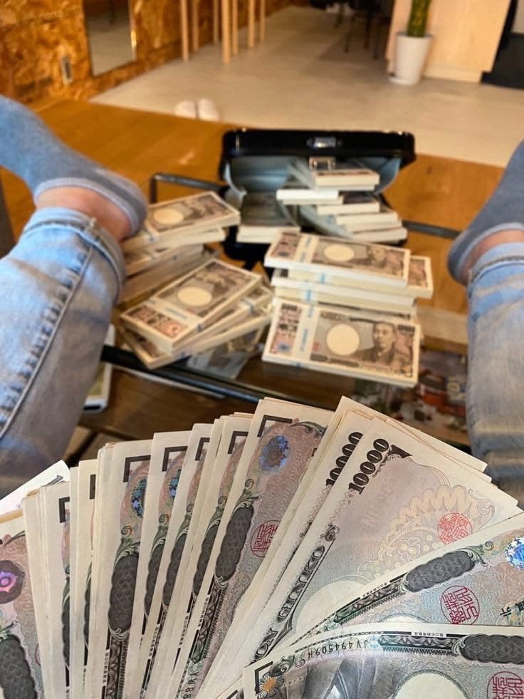 BirendraKala's tweet photo. もし今日、500万円もらえたら何に使う？🤔💴

① 借金を返す
② 投資する
③ 人生をもっと良くするために使う https://t.co/g95oIEeTpe