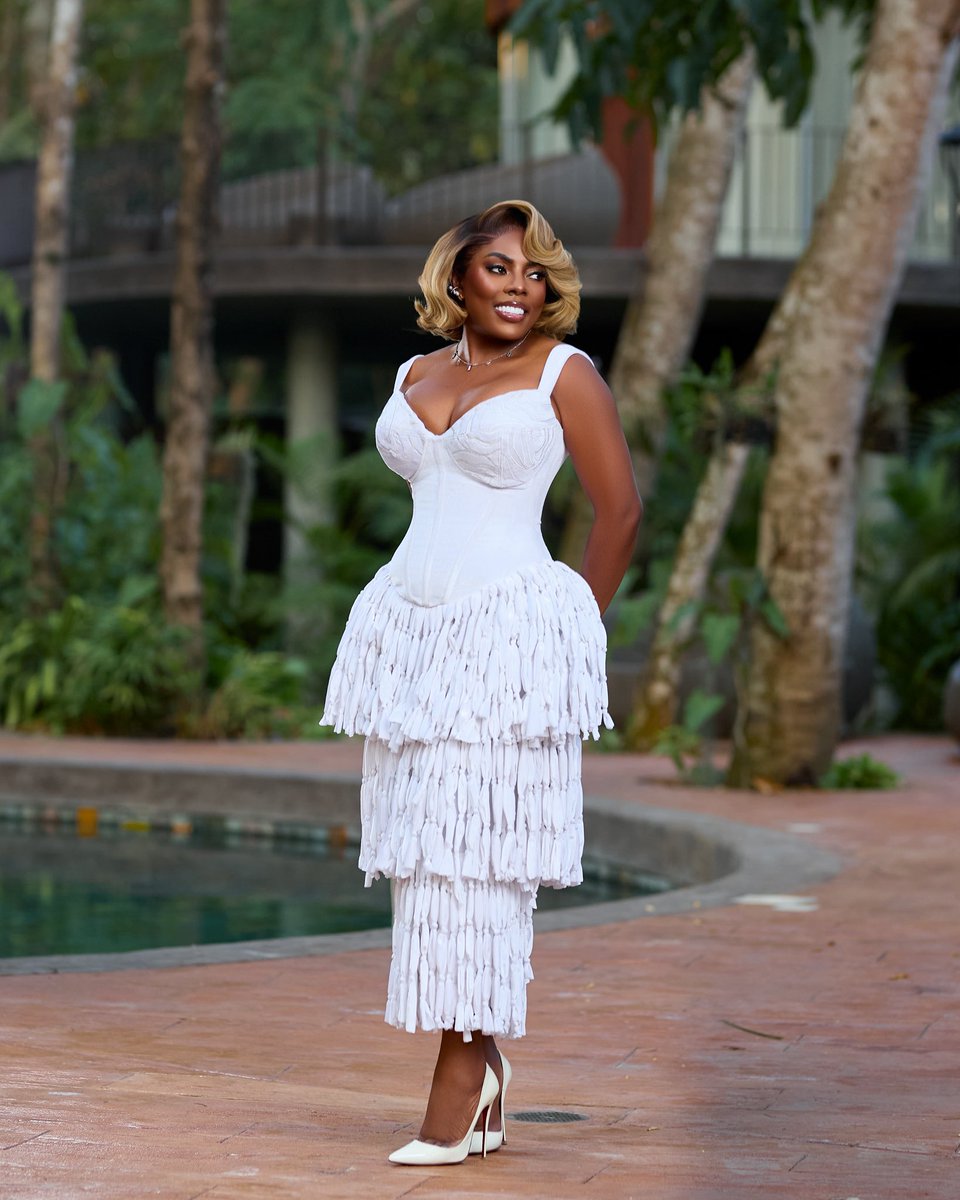 thenanaaba's tweet photo. Meet the Amara dress from Oryn by Sima Brew 🤍🥰

Location: Ahyiresu Farmhouse Resort in the Eastern Region of Ghana ❤️

Have a lovely day https://t.co/vdr6DrGEAn