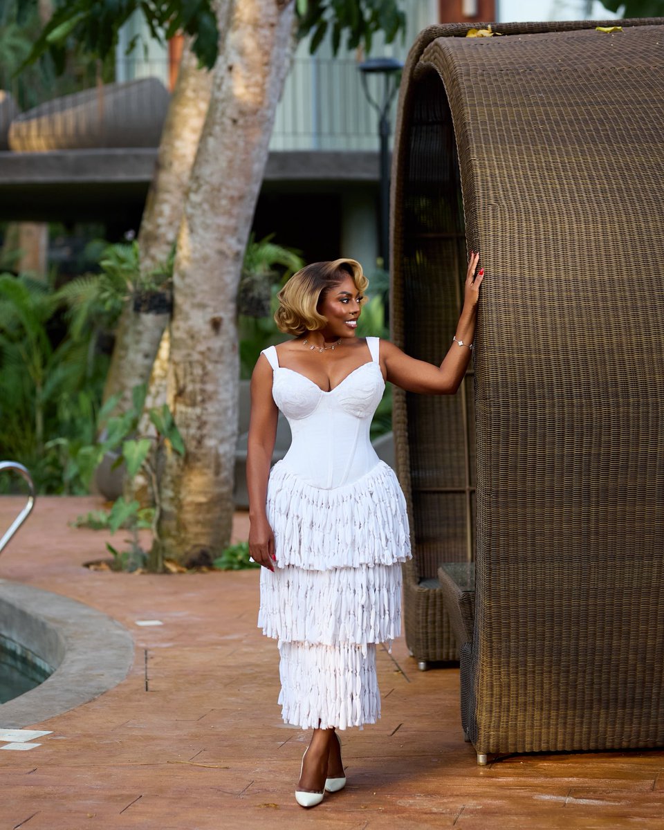 thenanaaba's tweet photo. Meet the Amara dress from Oryn by Sima Brew 🤍🥰

Location: Ahyiresu Farmhouse Resort in the Eastern Region of Ghana ❤️

Have a lovely day https://t.co/vdr6DrGEAn
