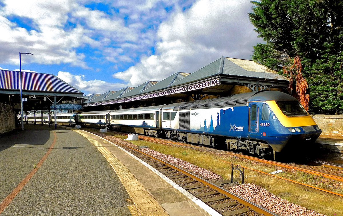 kingy69beard's tweet photo. #HighSpeedTuesday more from the September Scottish trip @Scotrail #InterCity7 #HST at Perth, great location and a fine old train.
43150 at the head of 1A39 Glasgow Queen Street to Aberdeen (📷9/9/26). https://t.co/T6UCIEcuZk
