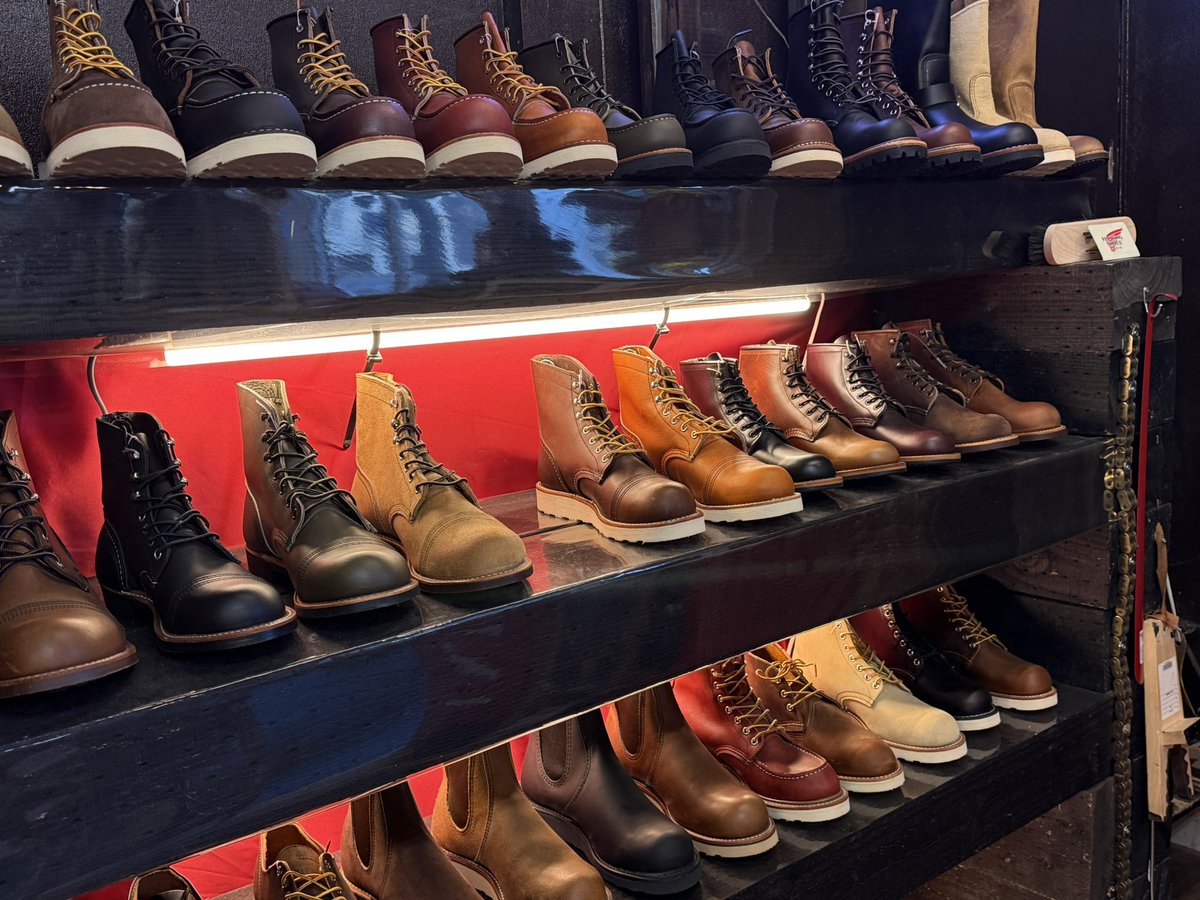 gedo12's tweet photo. 新作を見にレッドウィングがたくさん置いてるお店に行ってみたら、カッコ良すぎて買っちゃった笑

アイアンレンジャーの8000

次は黒にしようと思ってたんだけどね

とりあえずタン傷防止にフック交換しなきゃ https://t.co/IMYHMidJyv