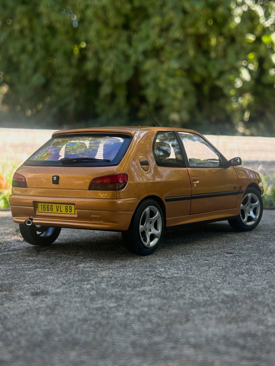 AutosMinisTacot's tweet photo. Jamais trois sans six.
#peugeot306 #norev #118scale https://t.co/lV3aa1zRN5