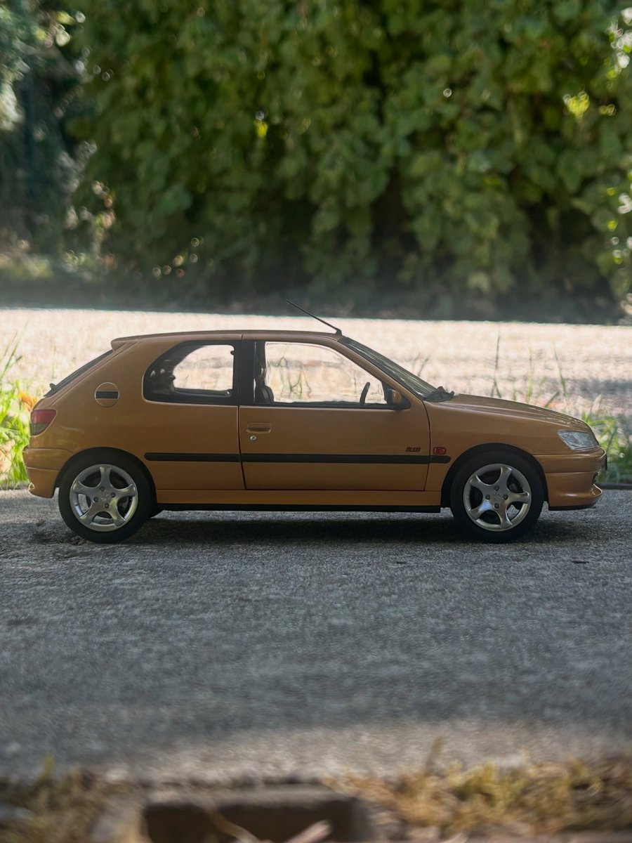 AutosMinisTacot's tweet photo. Jamais trois sans six.
#peugeot306 #norev #118scale https://t.co/lV3aa1zRN5