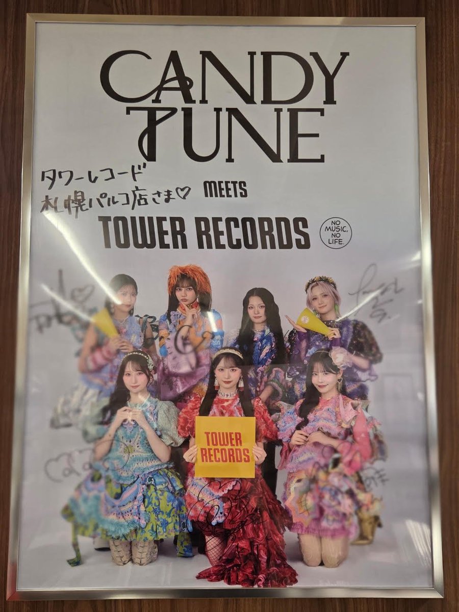 TOWER_Sapporo's tweet photo. 【 #CANDYTUNE 】

「CANDY TUNE JAPAN TOUR 2026 - AUTUMN -」
旭川と函館で北海道公演を開催していた
 #CANDYTUNE の皆様から、なんと❣
直筆サイン入りポスターをいただきました✏✨

#きゃんちゅー の皆様、
本当にありがとうございます🍬😻

#あめちゃん の皆様、ご来店お待ちしております🍬 https://t.co/2md5J1EjIJ