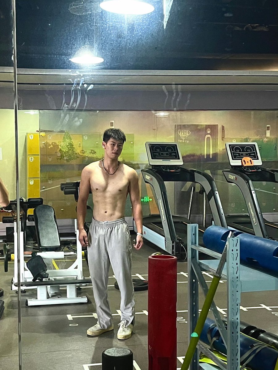 BobBobtjra's tweet photo. 依旧不烧心 #健身 #男大 https://t.co/4zNt3JedZq