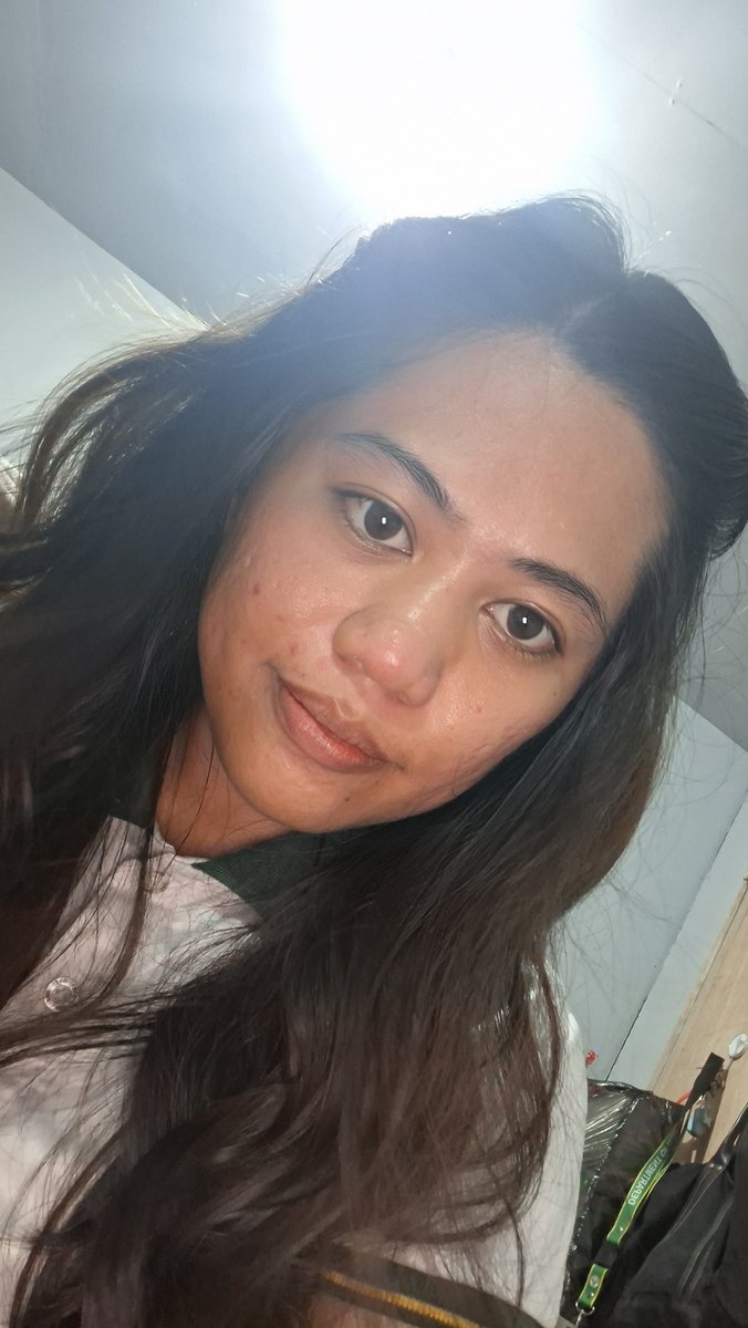 sheiswishbone's tweet photo. Smiling through the camera but losing my shit hahahaha
..

i curled my hair out of boredom https://t.co/7JXOx04Uy4