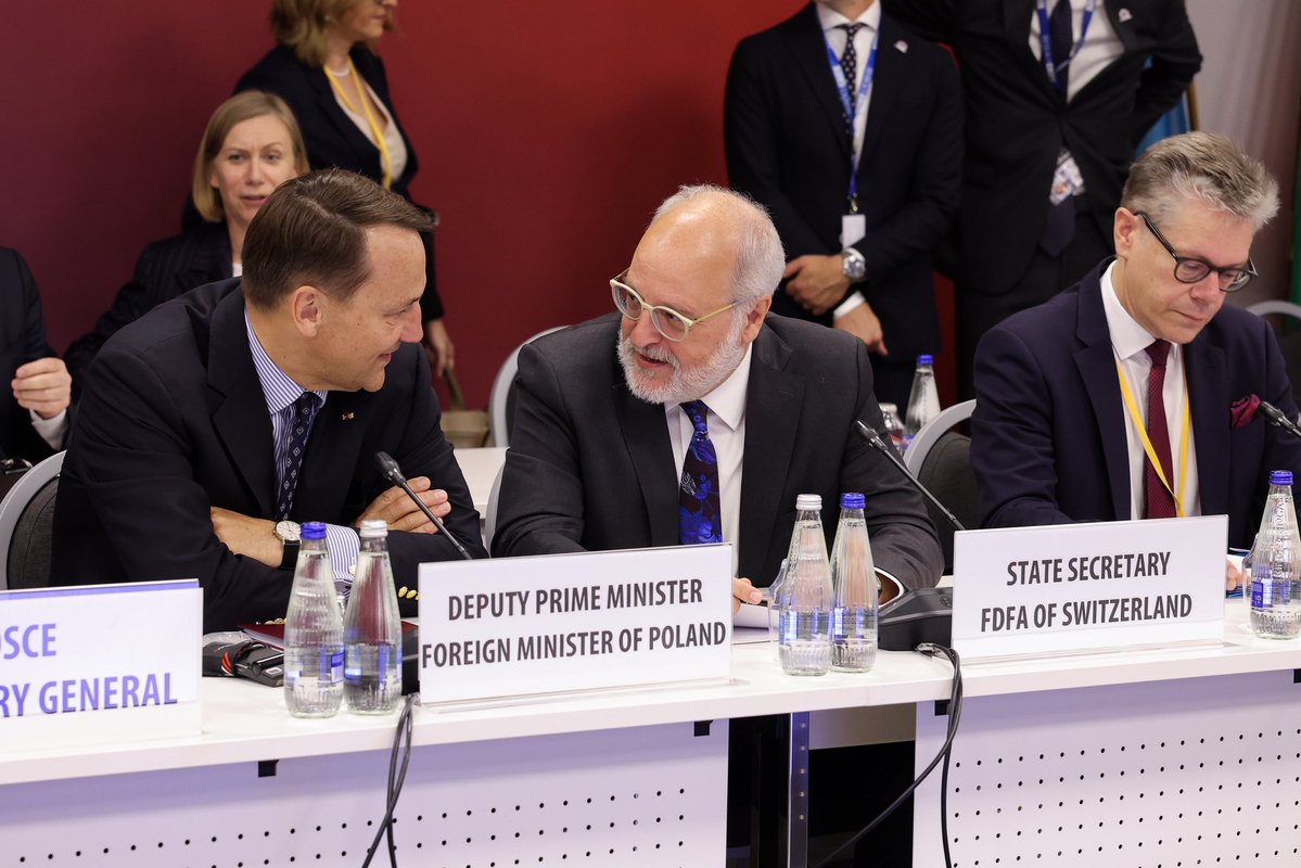 IrelandOSCE's tweet photo. Day 1 of the Warsaw Human Dimension Conference for Director of Human Rights, Jackie O’Halloran, and Ambassador Brian Flynn: 

🔹Opening statement 
🔹Meetings with @eu_eeas, @osce_odihr and @FrontLineHRD 
🔹Moderating an event on 🇷🇺 violations in 🇺🇦

👉 https://t.co/dM1YCs6y3K https://t.co/Szi4LeQPRB