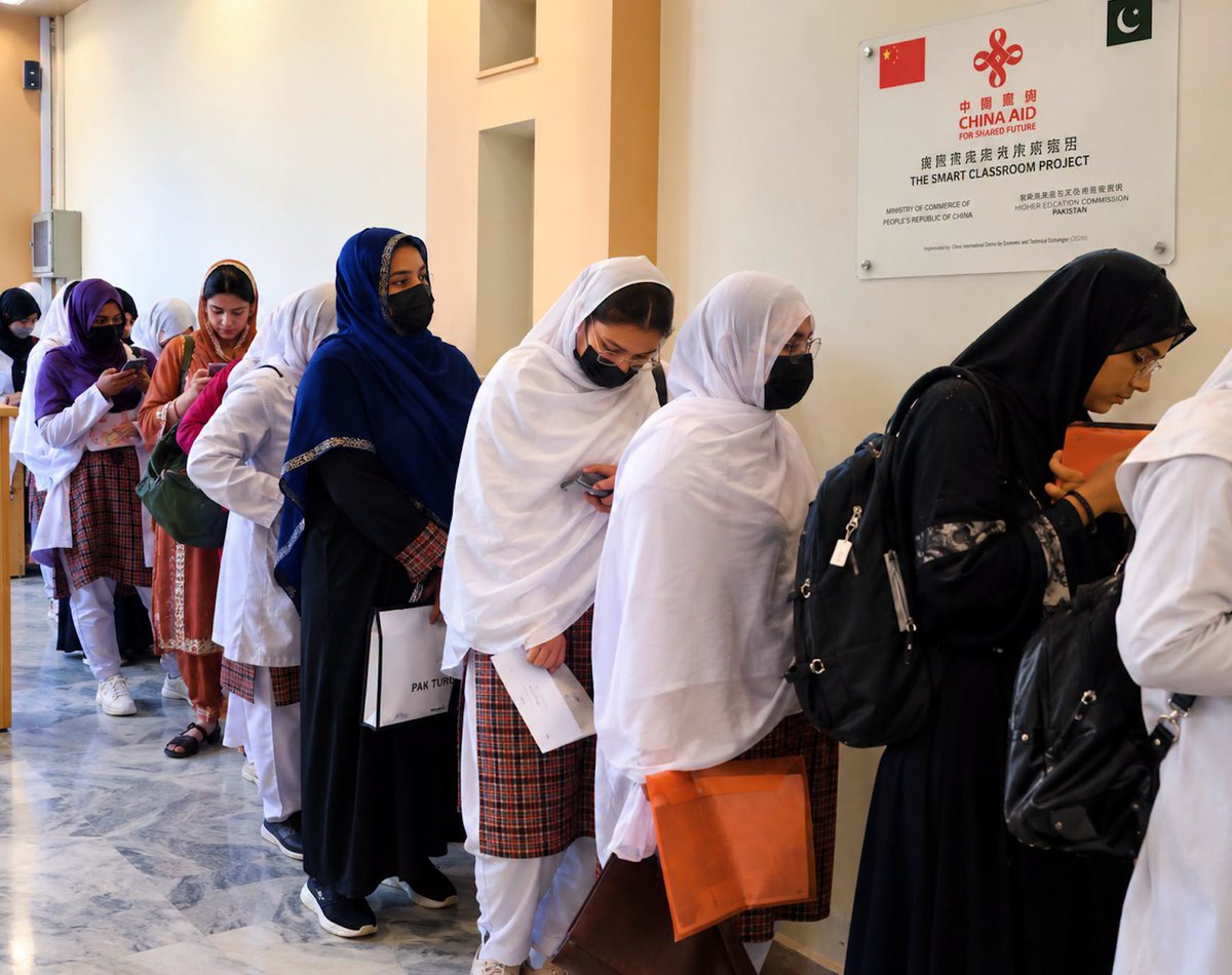 Digibizz_GOB's tweet photo. A new digital era is taking shape in Balochistan! 
DigiBizz has begun interviews at SBK University, empowering women with skills in Digital Marketing, Amazon &amp; E-Commerce, and Graphic Design with AI. Building skills. Creating opportunities. 

#DigiBizz #WomenEmpowerment https://t.co/NURILzV8Jq