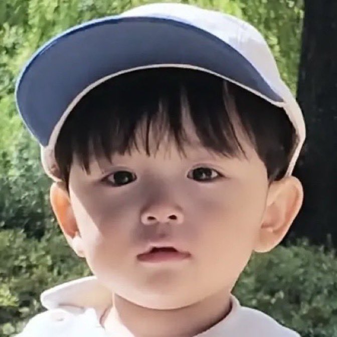 Yeon_bokchi's tweet photo. 흘러내릴것 같던 볼살과 그 볼살 때문에 목이 없던
유준이가 이젠 목도 생기고 볼살도 빠졌어…. https://t.co/HjRDl0rZZW