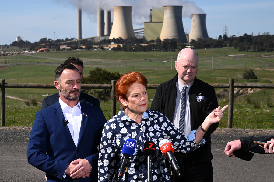 CaraMia200's tweet photo. #Auspol #OneNation bullshit scam has gone far enough.Eliminate the liability.#PutHansonLast

Reject Gina’s climate change denialism.Dont be derailed by their hate &amp; division distractions.
#RenewableEnergyWorks
&amp; #EnergyIndependence.

That’s what it’s really all about,#ON dummies. https://t.co/5PG1QoTrEb