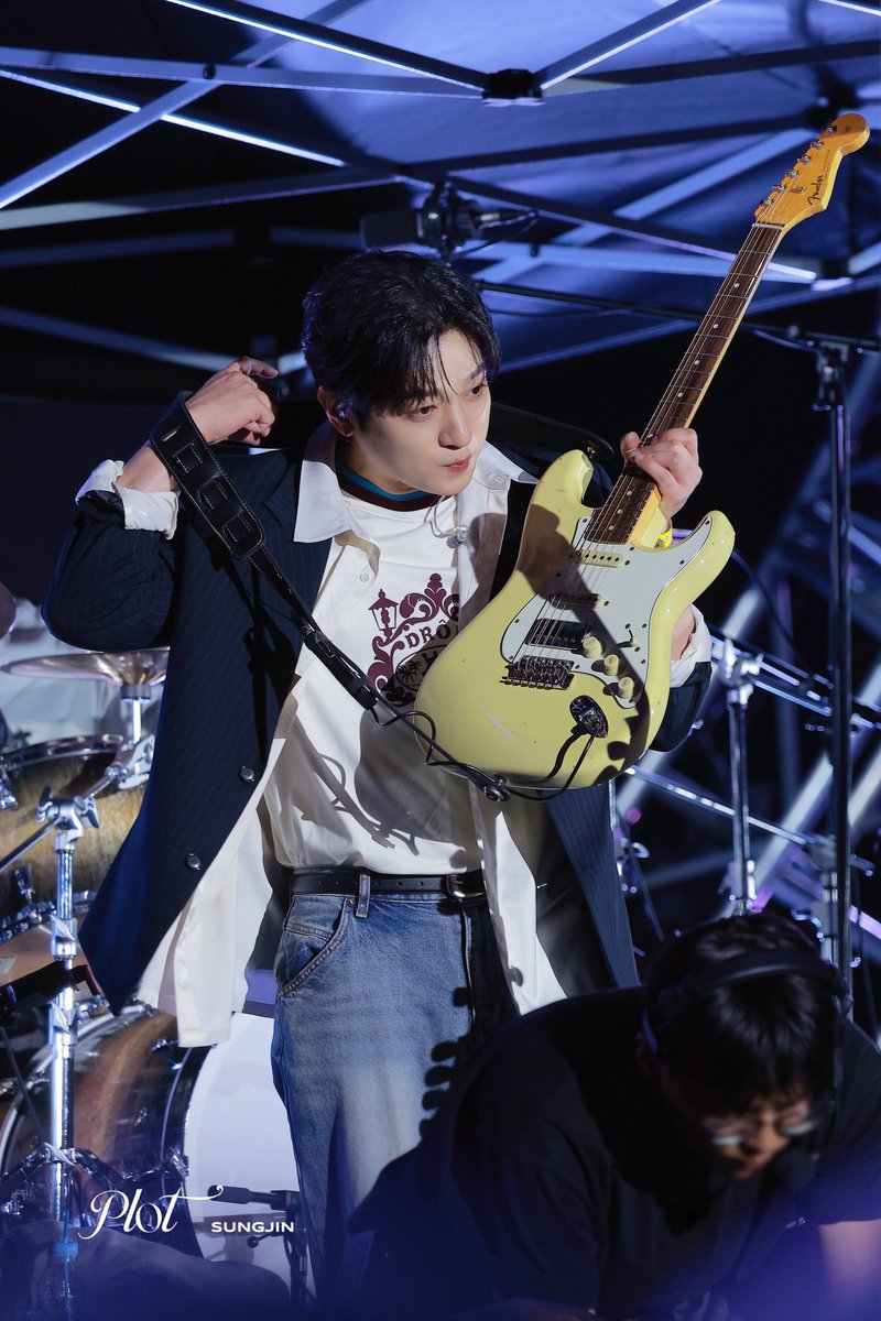 plot_116's tweet photo. 261004 #성진 #박성진 #데이식스 #day6 HQ https://t.co/7qt1V7moSG
