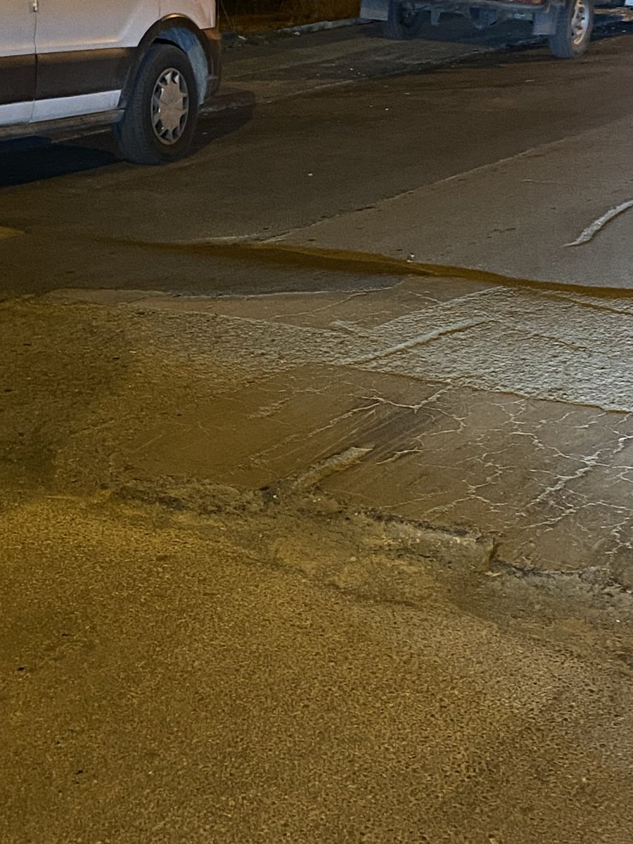 Ankara_Muhtarii's tweet photo. Bakın böyle belediyecilik yapılmaz şu kasisin hali nedir Allah aşkına taşa vuruyoruz resmen kasise gelince şehit cengiz Karaca mahallesi 1048 cadde burası parkın önü derhal gelip düzeltin @mavimasa @mansuryavas06 https://t.co/UYJZ09y8aR