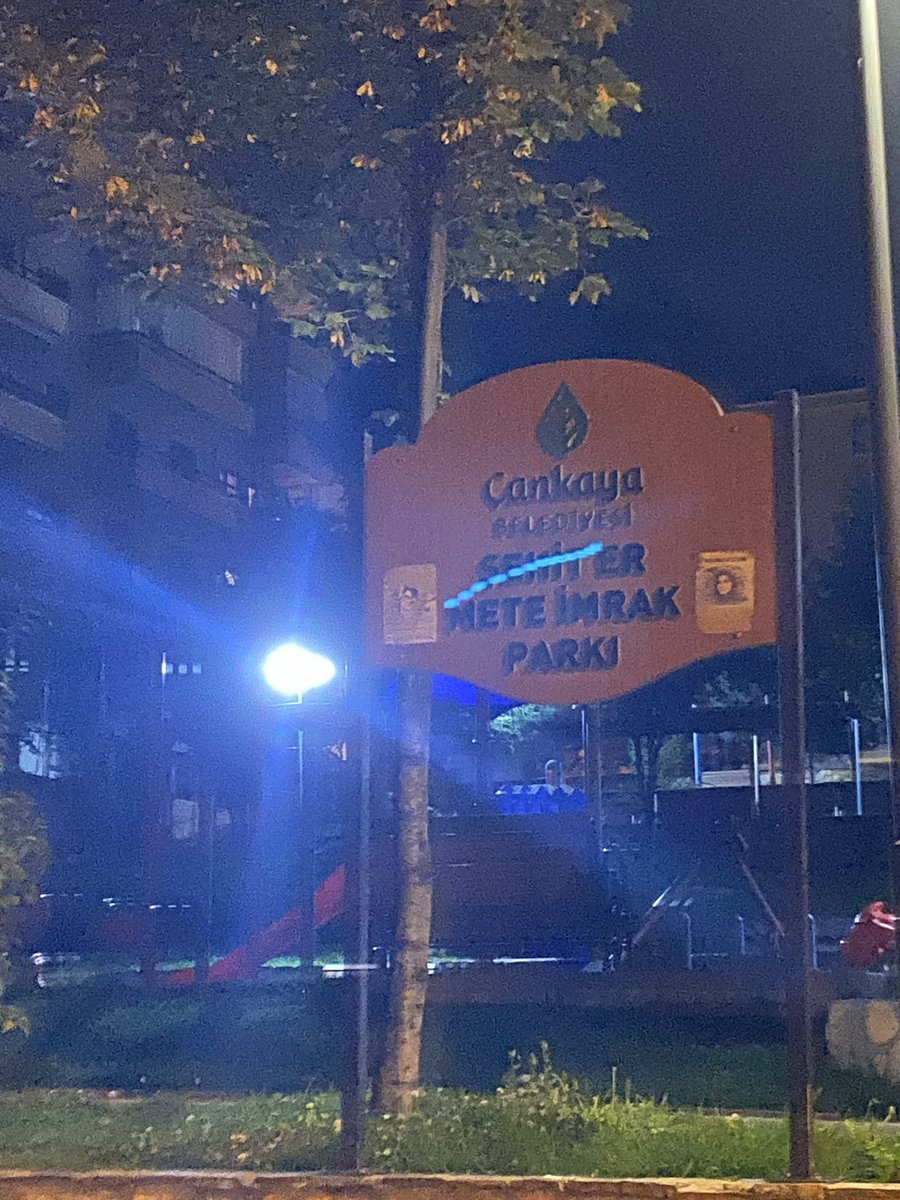 Ankara_Muhtarii's tweet photo. Bakın böyle belediyecilik yapılmaz şu kasisin hali nedir Allah aşkına taşa vuruyoruz resmen kasise gelince şehit cengiz Karaca mahallesi 1048 cadde burası parkın önü derhal gelip düzeltin @mavimasa @mansuryavas06 https://t.co/UYJZ09y8aR
