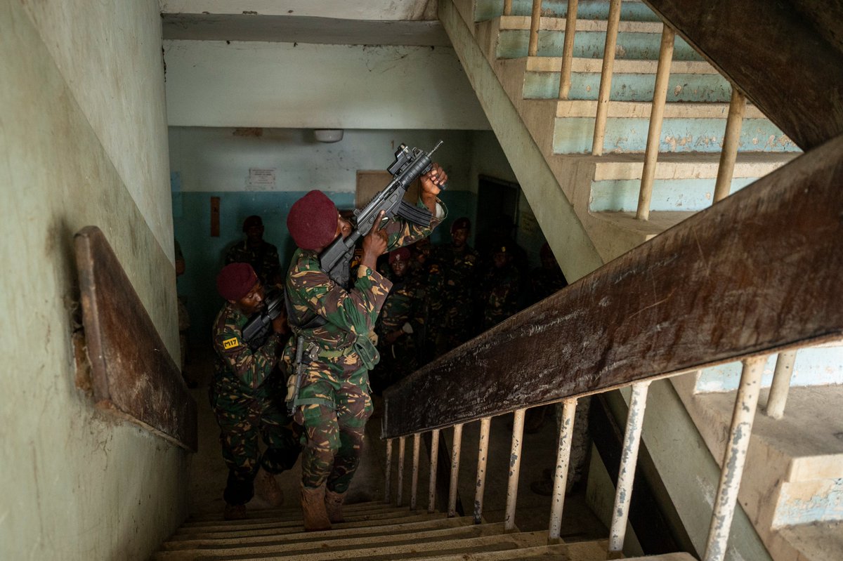 USSOCAF's tweet photo. 🇺🇸🇹🇿#JCET close quarters combat training strengthens the TPDF’s capacity to counter threats and improve the readiness of both forces. @USAfricaCommand @USSOCOM @usembassytz https://t.co/4V2YvqLuV0