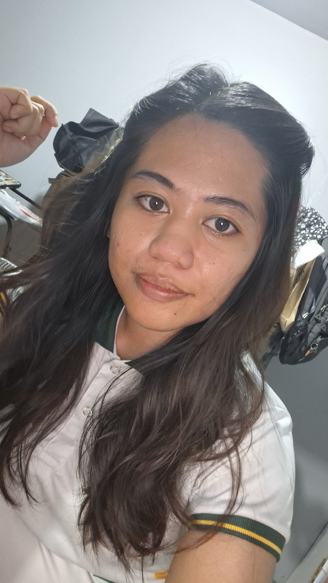 sheiswishbone's tweet photo. Smiling through the camera but losing my shit hahahaha
..

i curled my hair out of boredom https://t.co/7JXOx04Uy4