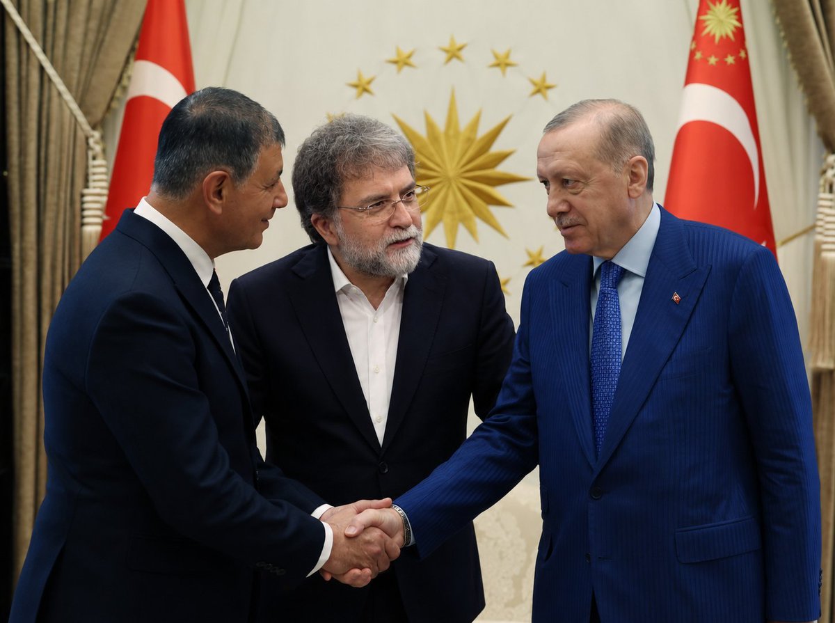 SabriAmca1453's tweet photo. İzmir AK Parti'ye geçerse seçime kadar son sürat bir çalışma olur

Seçimde izmir'i yeni parti alır

Boş yere enerjinizi harcamayın

Solculara altından yol yapsan hizmete oy vermez ler
Bırakın dağınık kalsın  ❗❗❗ https://t.co/mfPK3475hZ