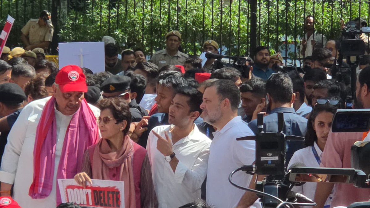 AITCofficial's tweet photo. Why is the @BJP4India so rattled?

INDIA Bloc MPs remain UNITED in the fight to protect the sanctity of every vote and the rights of every Indian voter.

We will stand firm against any effort to silence voters, erase their voices or weaken our democracy.

We will fight. We will resist. We will not back down.

#SaveDemocracy