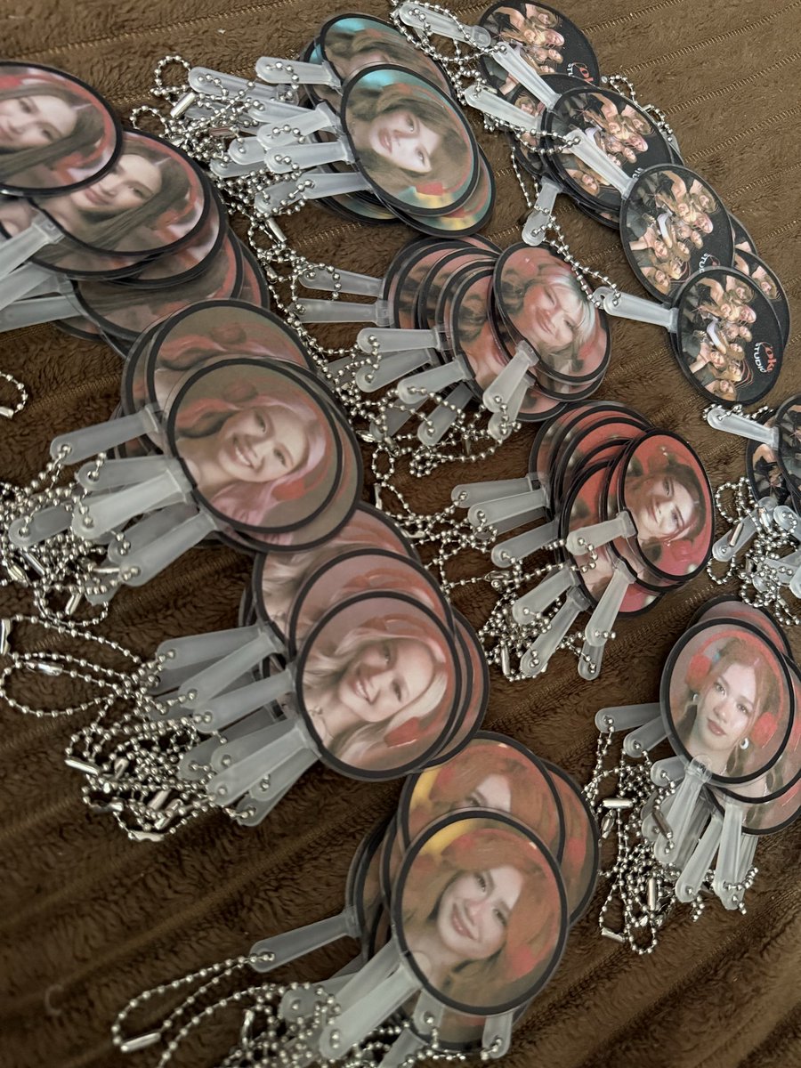 LateBINIbini's tweet photo. Have something again for my fellow Blooms! 🌸❤️

FREEBIES for Coke Studio S10! Uchiwa mini fan keychains! 

First batch: DONE! 300 pcs to go! 

Just show me a little proof that you’re a m Bloom and I’ll make sure you get one! See you there, Blooms! 🌸 #BINI #CokeStudioS10 https://t.co/mafzarmvp7