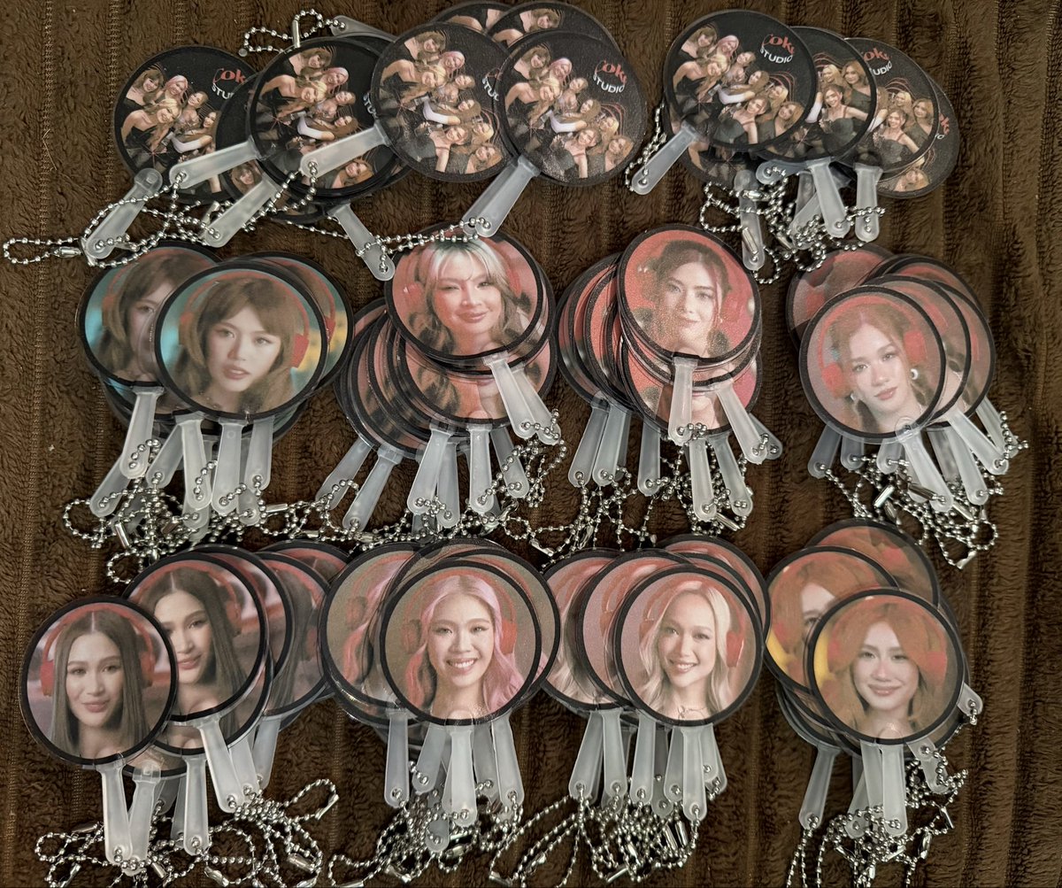 LateBINIbini's tweet photo. Have something again for my fellow Blooms! 🌸❤️

FREEBIES for Coke Studio S10! Uchiwa mini fan keychains! 

First batch: DONE! 300 pcs to go! 

Just show me a little proof that you’re a m Bloom and I’ll make sure you get one! See you there, Blooms! 🌸 #BINI #CokeStudioS10 https://t.co/mafzarmvp7