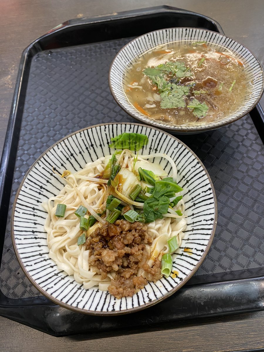LJL218's tweet photo. 今天的午餐：肉燥乾麵、蝦仁羹。$95NTD https://t.co/HWwKHKWnbC