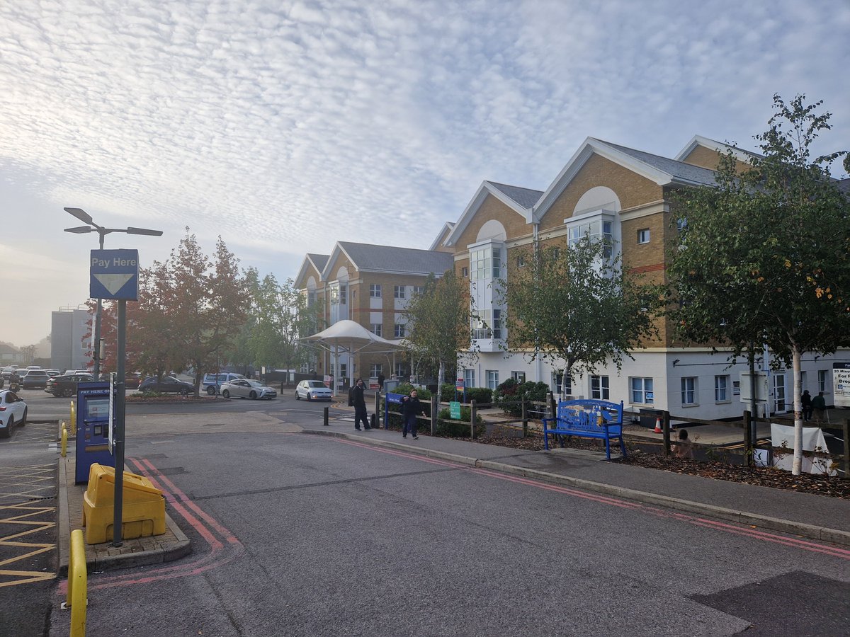 CockneyCharmer's tweet photo. Back at Barnet hosp to start my 'left rotator/ shoulder and spinal' degeneration physio course, two Physio courses at two Royal Free hospitals, those Rugby years catching up with me! #GettingStronger #GettingOlder https://t.co/Vr4Xl3uxps